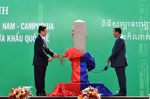 Vietnam, Cambodian Prime Ministers attend border marker inauguration ceremonies - ảnh 2
